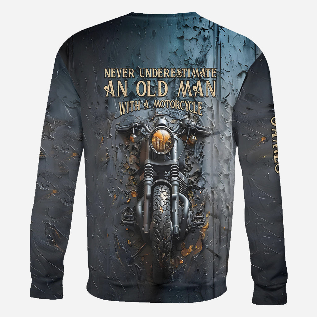 Ne sous-estimez jamais un vieux motard ! – T-shirt motard personnalisé