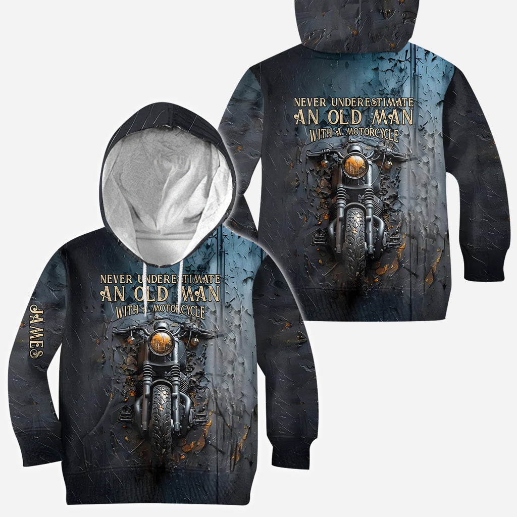 Ne sous-estimez jamais un vieux motard ! – T-shirt motard personnalisé