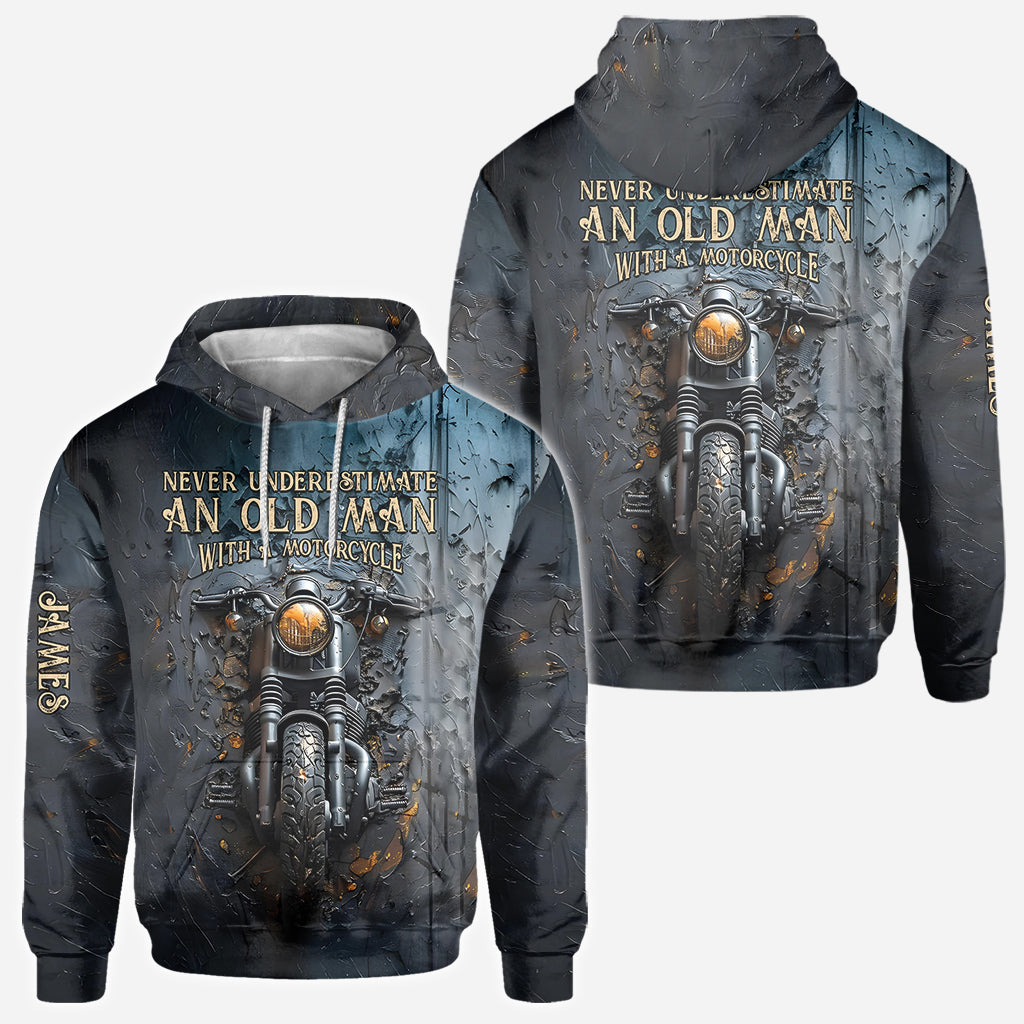 Ne sous-estimez jamais un vieux motard ! – T-shirt motard personnalisé