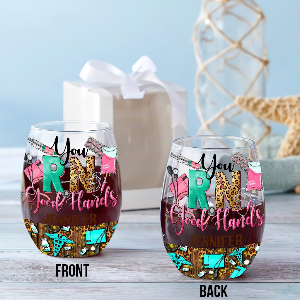 La vie d'infirmière - Cadeau pour une infirmière : maman, elle, épouse, petite amie - Verre à vin entièrement personnalisé