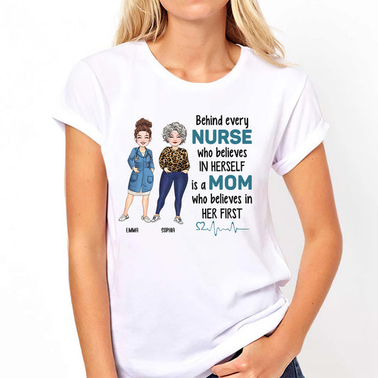 Derrière chaque infirmière qui croit en elle - T-shirt et sweat à capuche personnalisés pour infirmières