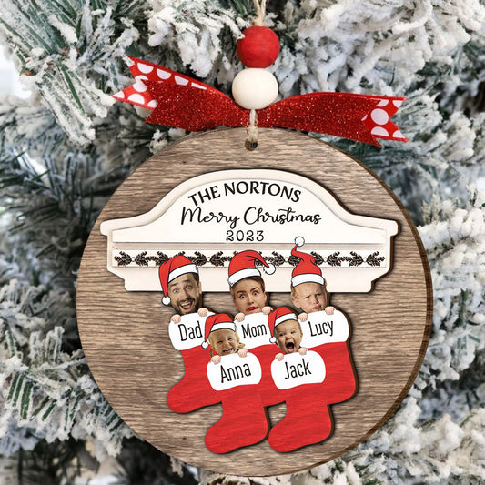 Sapin de Noël avec nom de famille et plusieurs couleurs - Ornement en bois personnalisé avec le nom de famille