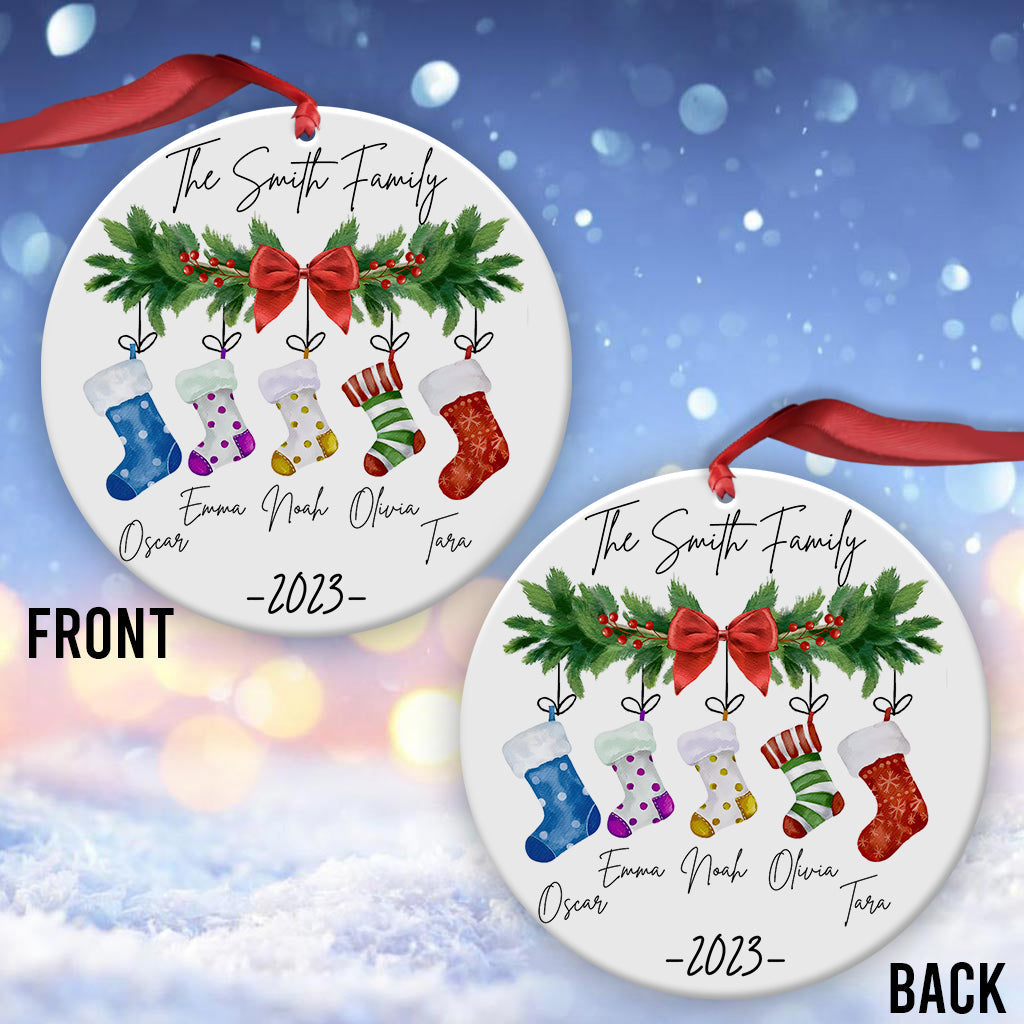 Famille en bas de Noël - Ornement familial personnalisé