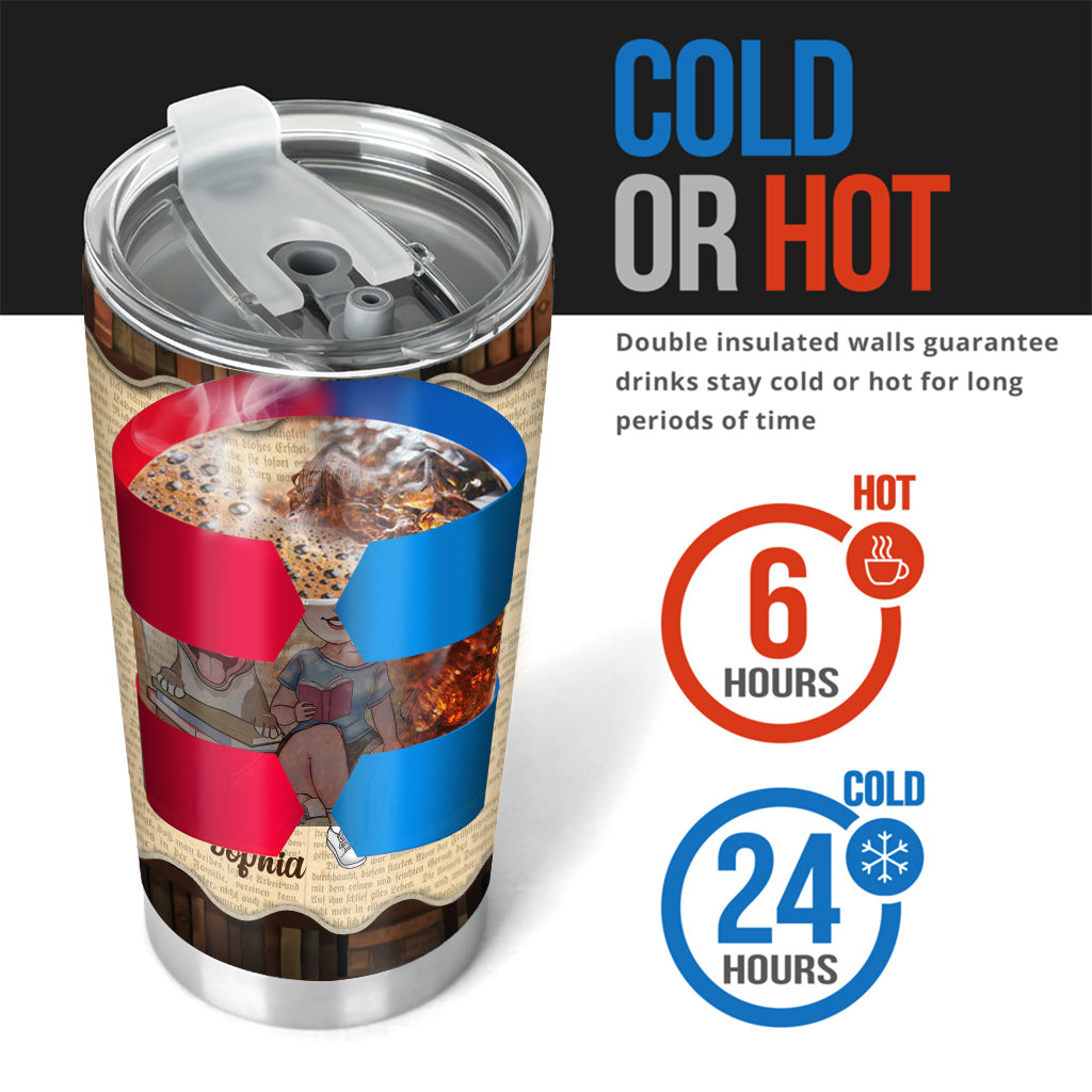 Une fille qui aime les livres et les chiens - Gobelet en forme de livre personnalisé