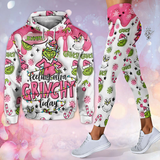 Personnalisation possible avec n'importe quel nom. Envie de faire la Grinche aujourd'hui ? Sweat à capuche et legging personnalisés avec étole de Noël.